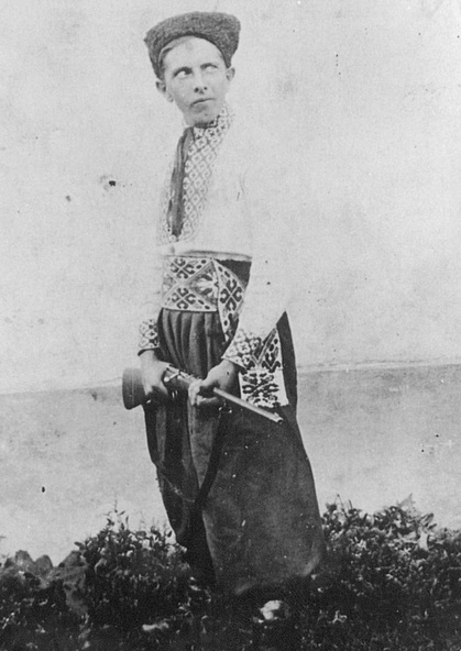 Нажмите на изображение для увеличения
Название: Stepan_Bandera_in_cossack_uniform.jpg
Просмотров: 59
Размер:	21.5 Кб
ID:	2230